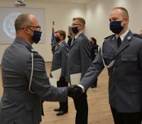 Komendant Miejski Policji w Suwałkach wręcza akty mianowania