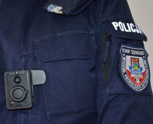 kamerka nasobna na mundurze policjanta