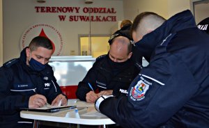 Policjanci w Centrum Krwiodawstwa i Krwiolecznictwa w Suwałkach